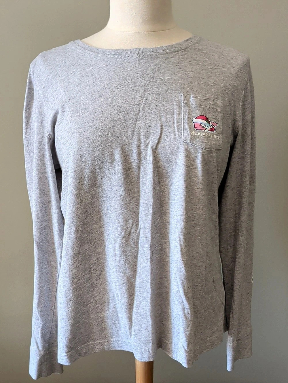 vineyard vines Santa Whale Long-Sleeve Pocket Tee Gray & Red Medium